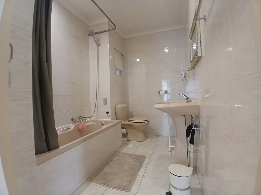 To Let 3 Bedroom Property for Rent in Lambton Gauteng