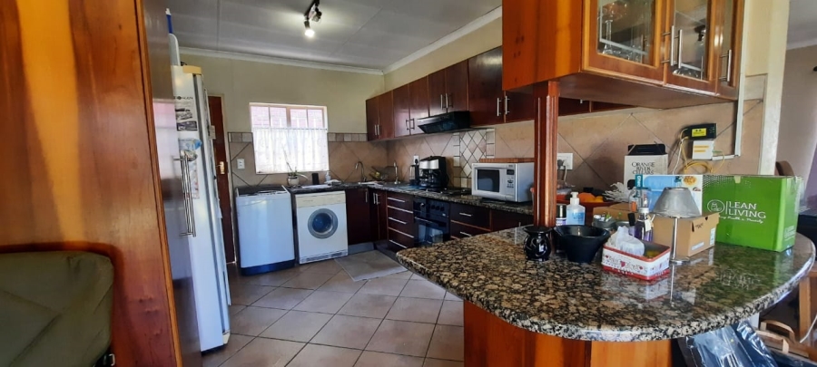 3 Bedroom Property for Sale in Queenswood Gauteng