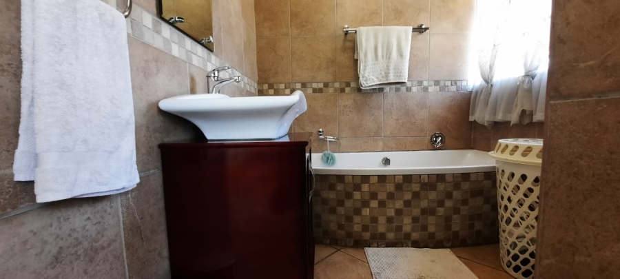 3 Bedroom Property for Sale in Queenswood Gauteng