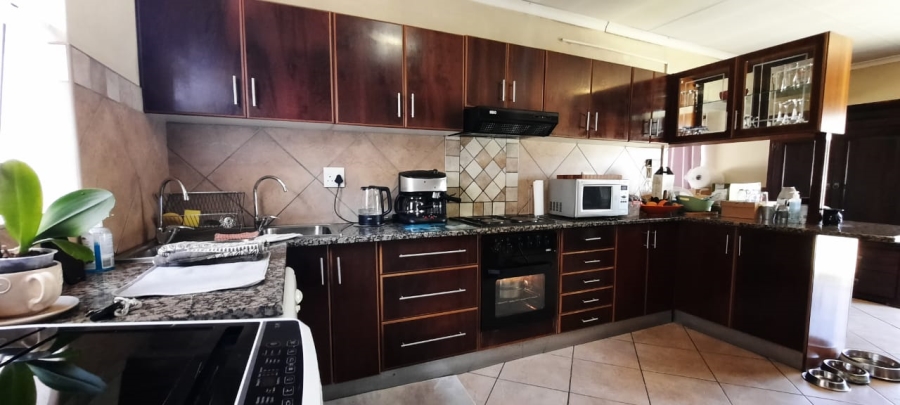 3 Bedroom Property for Sale in Queenswood Gauteng