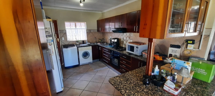3 Bedroom Property for Sale in Queenswood Gauteng