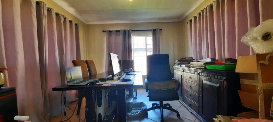 3 Bedroom Property for Sale in Queenswood Gauteng