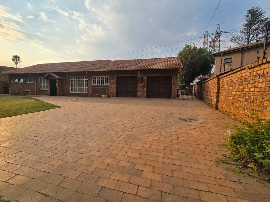 4 Bedroom Property for Sale in Dersley Gauteng