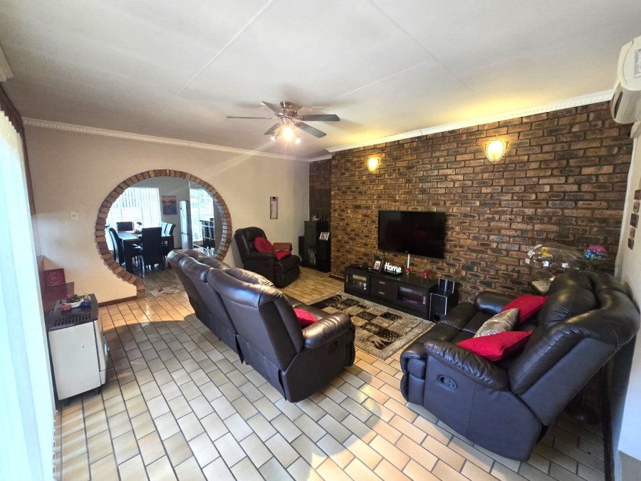 4 Bedroom Property for Sale in Dersley Gauteng