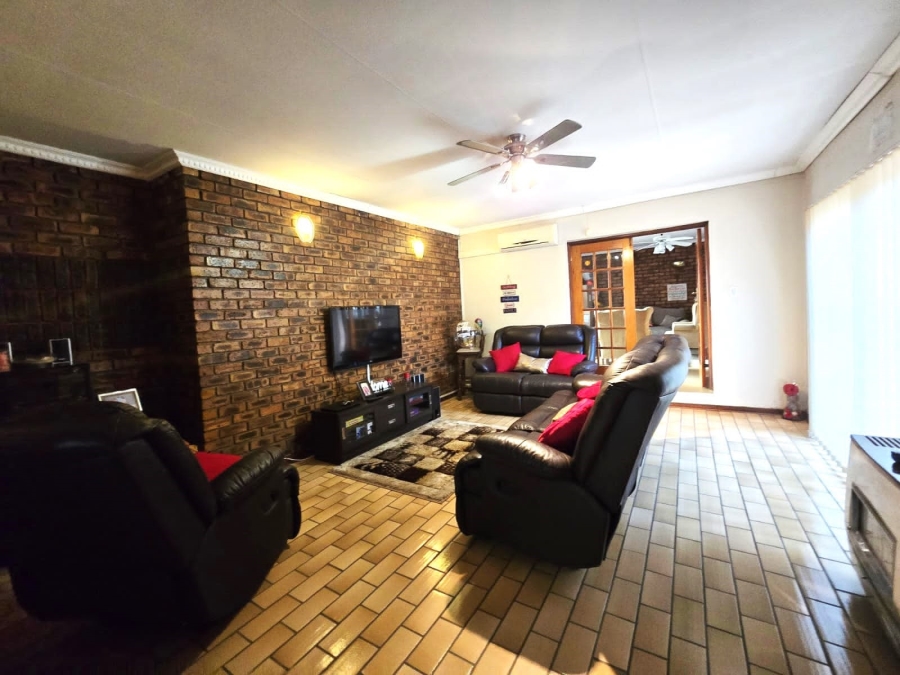 4 Bedroom Property for Sale in Dersley Gauteng