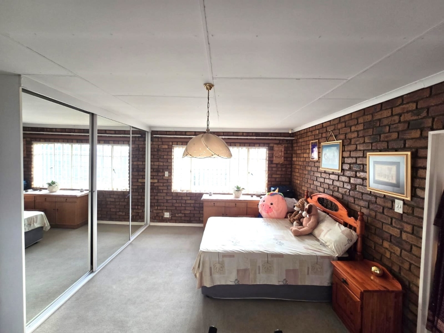 4 Bedroom Property for Sale in Dersley Gauteng