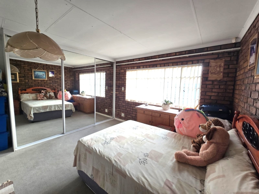 4 Bedroom Property for Sale in Dersley Gauteng
