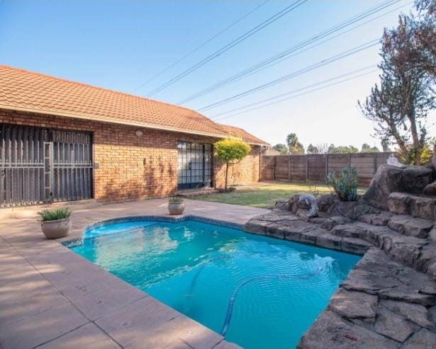 4 Bedroom Property for Sale in Dersley Gauteng