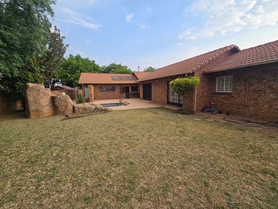4 Bedroom Property for Sale in Dersley Gauteng