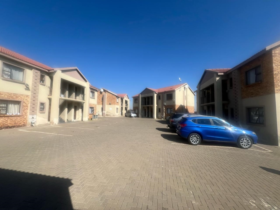 32 Bedroom Property for Sale in Dunnottar Gauteng
