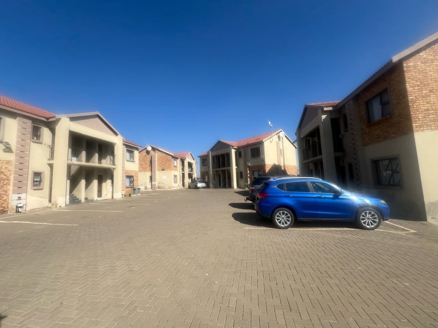 32 Bedroom Property for Sale in Dunnottar Gauteng