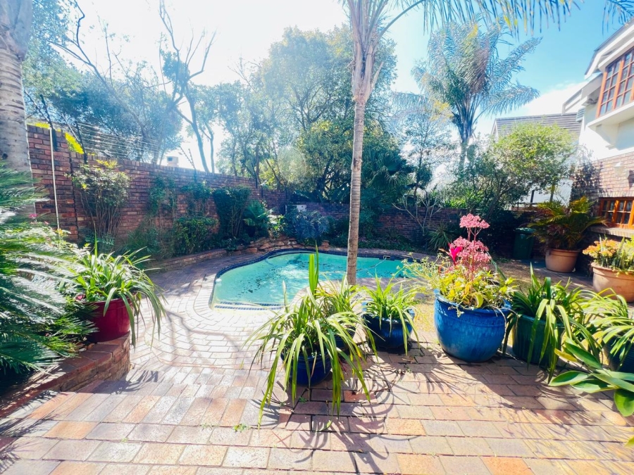 4 Bedroom Property for Sale in Lonehill Gauteng
