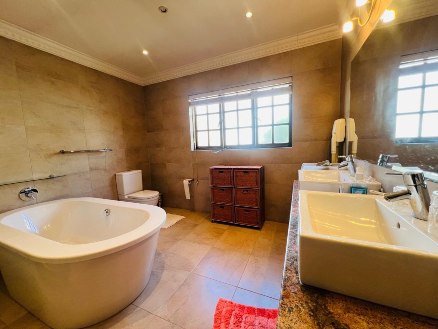 4 Bedroom Property for Sale in Lonehill Gauteng