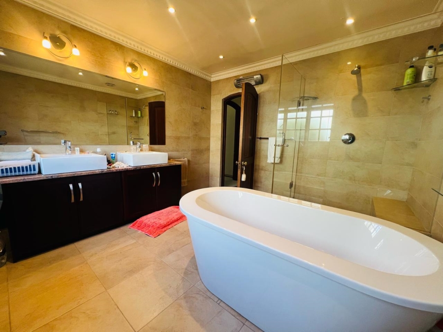 4 Bedroom Property for Sale in Lonehill Gauteng