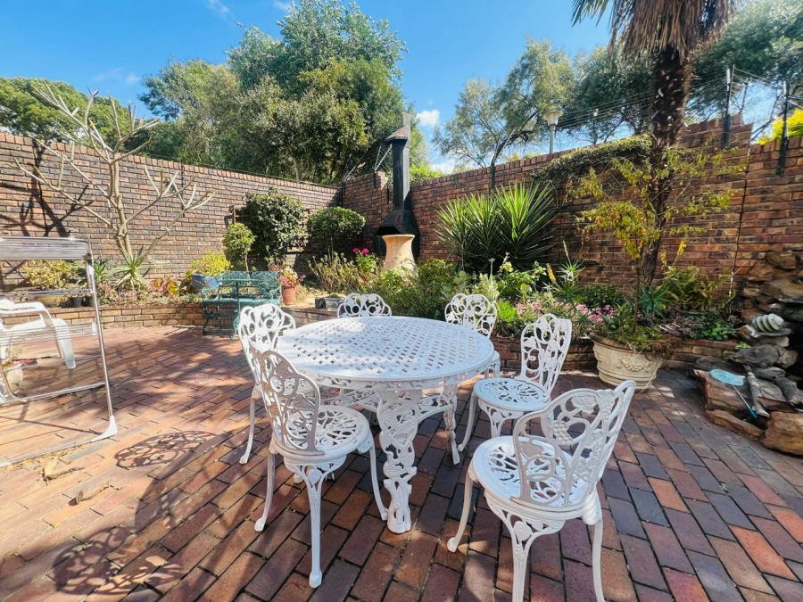 4 Bedroom Property for Sale in Lonehill Gauteng