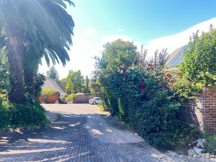 4 Bedroom Property for Sale in Lonehill Gauteng
