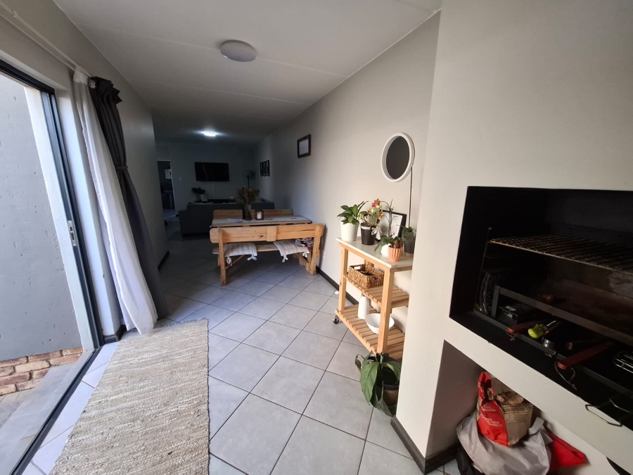 To Let 2 Bedroom Property for Rent in Norton Home Estate AH Gauteng