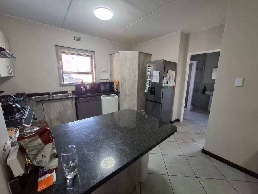 To Let 2 Bedroom Property for Rent in Norton Home Estate AH Gauteng