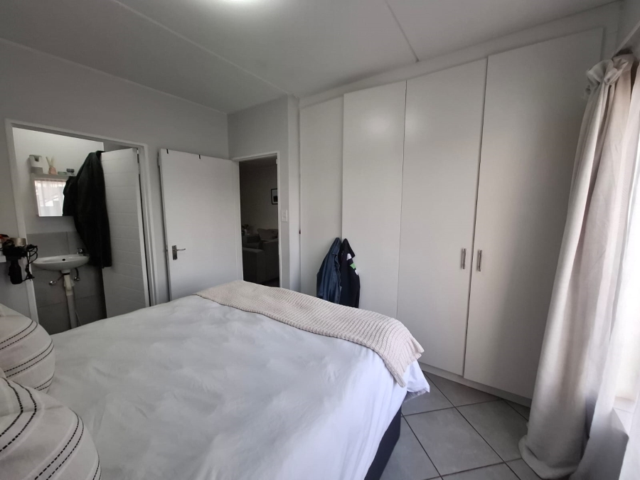 To Let 2 Bedroom Property for Rent in Norton Home Estate AH Gauteng
