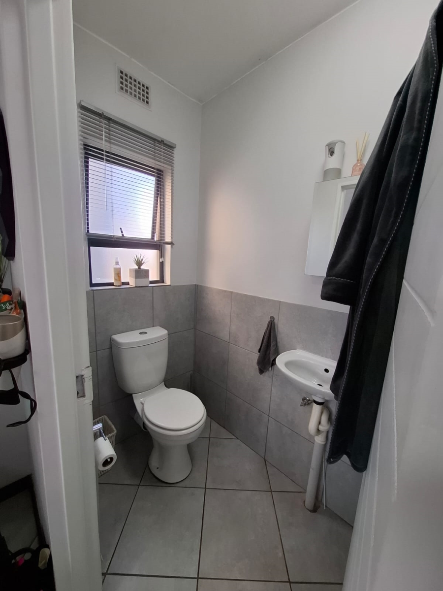 To Let 2 Bedroom Property for Rent in Norton Home Estate AH Gauteng