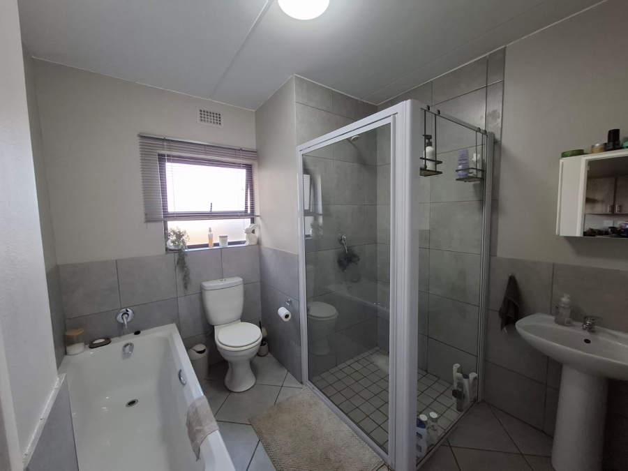 To Let 2 Bedroom Property for Rent in Norton Home Estate AH Gauteng