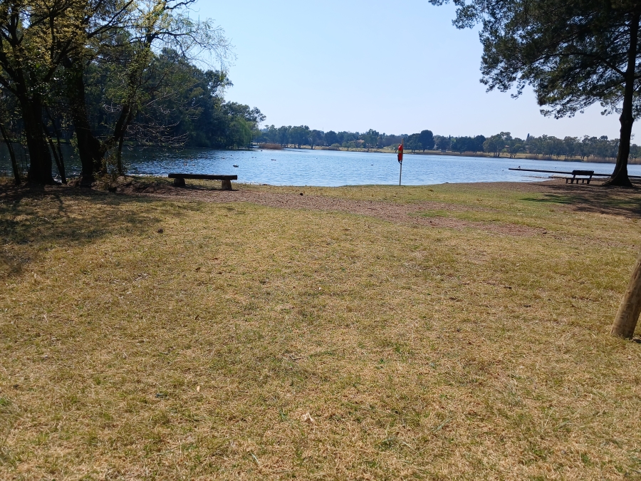 2 Bedroom Property for Sale in Lakefield Gauteng