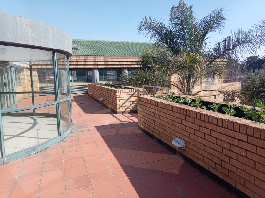 To Let Commercial Property for Rent in Kleinfontein Gauteng