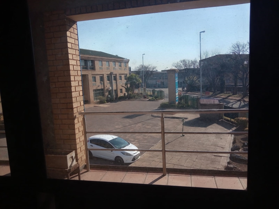 To Let Commercial Property for Rent in Kleinfontein Gauteng