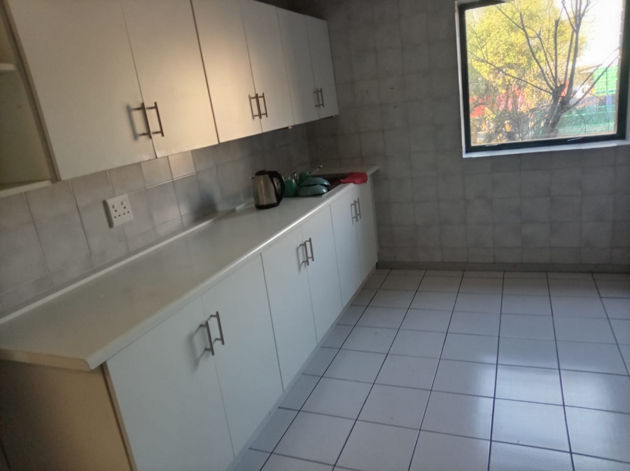 To Let Commercial Property for Rent in Kleinfontein Gauteng
