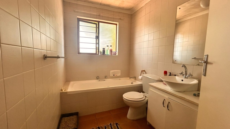 2 Bedroom Property for Sale in Sunninghill Gauteng