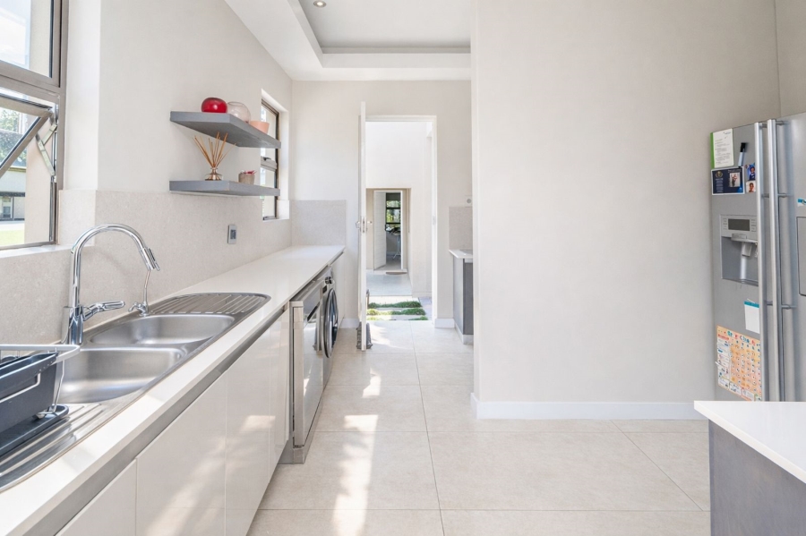 6 Bedroom Property for Sale in Waterfall Country Estate Gauteng