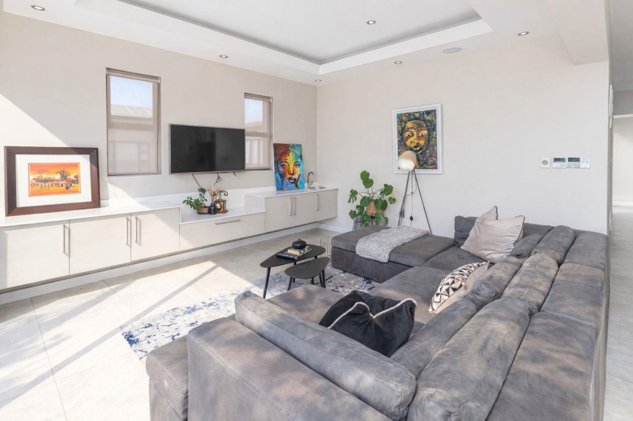 6 Bedroom Property for Sale in Waterfall Country Estate Gauteng
