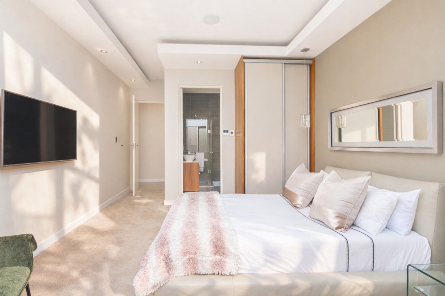6 Bedroom Property for Sale in Waterfall Country Estate Gauteng