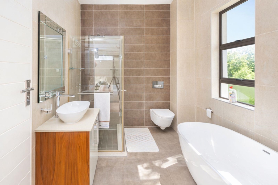 6 Bedroom Property for Sale in Waterfall Country Estate Gauteng