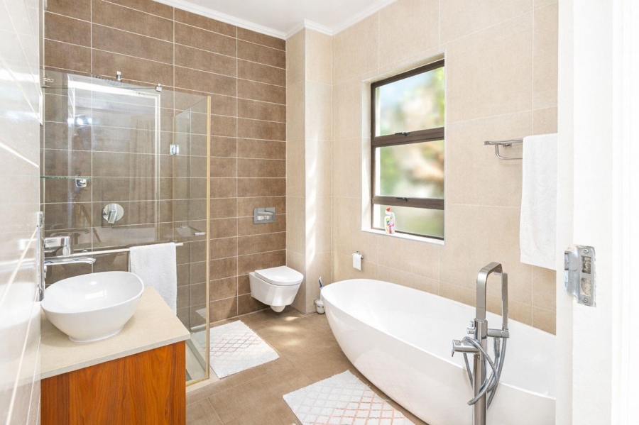6 Bedroom Property for Sale in Waterfall Country Estate Gauteng