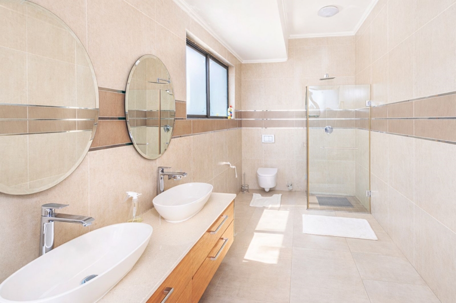 6 Bedroom Property for Sale in Waterfall Country Estate Gauteng