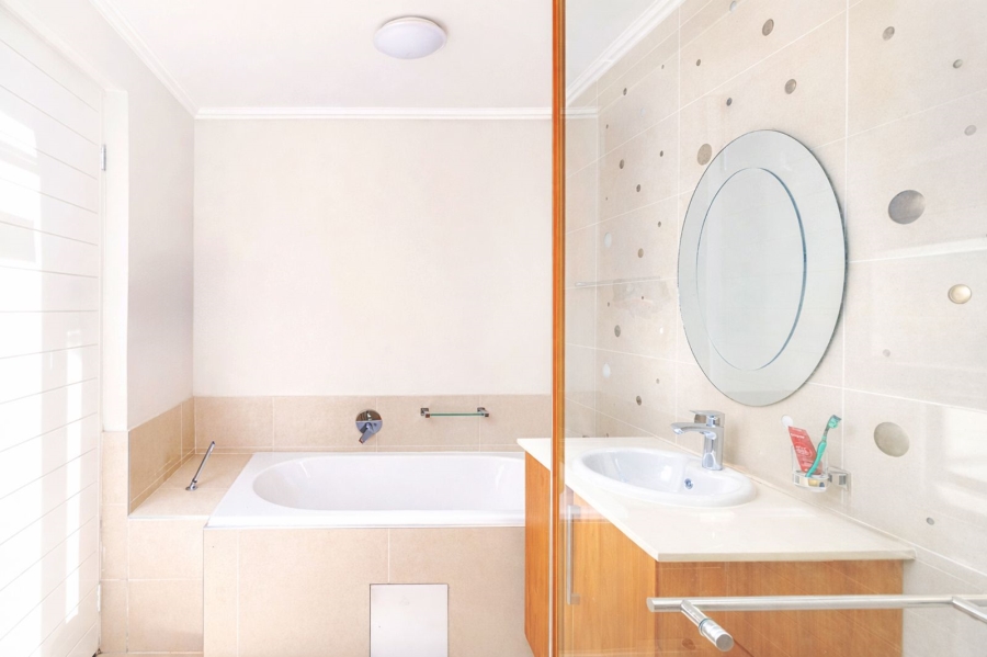 6 Bedroom Property for Sale in Waterfall Country Estate Gauteng