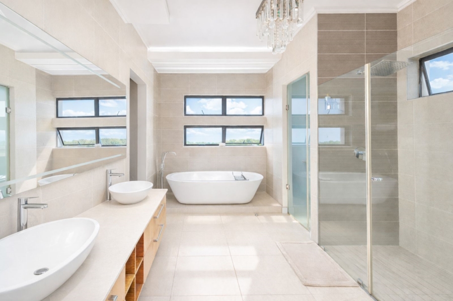 6 Bedroom Property for Sale in Waterfall Country Estate Gauteng