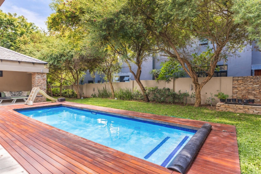 6 Bedroom Property for Sale in Waterfall Country Estate Gauteng