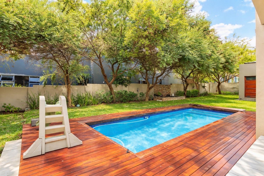 6 Bedroom Property for Sale in Waterfall Country Estate Gauteng
