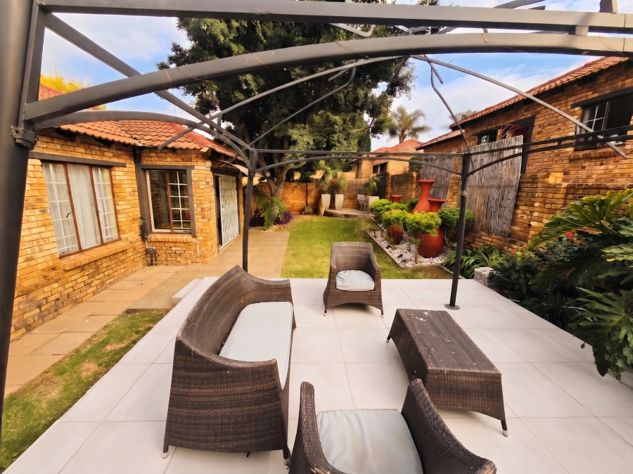 2 Bedroom Property for Sale in Olivedale Gauteng