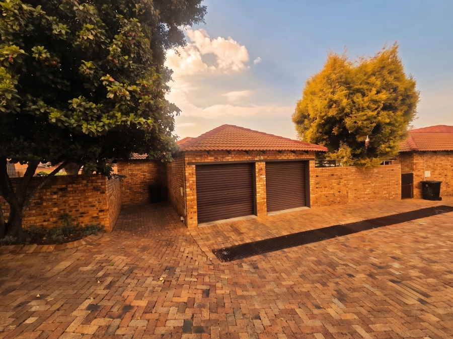 2 Bedroom Property for Sale in Olivedale Gauteng