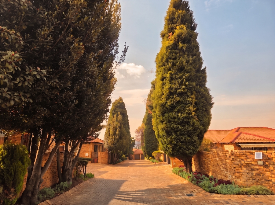 2 Bedroom Property for Sale in Olivedale Gauteng