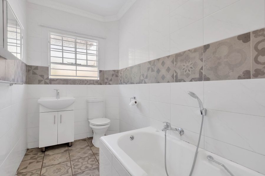 2 Bedroom Property for Sale in Windsor East Gauteng