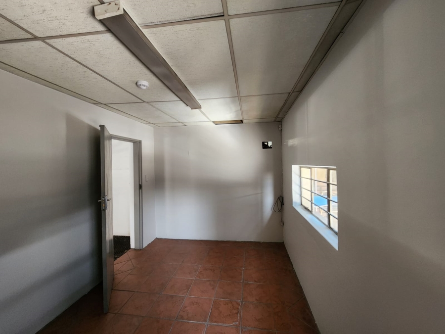 To Let Commercial Property for Rent in Derdepoort Gauteng