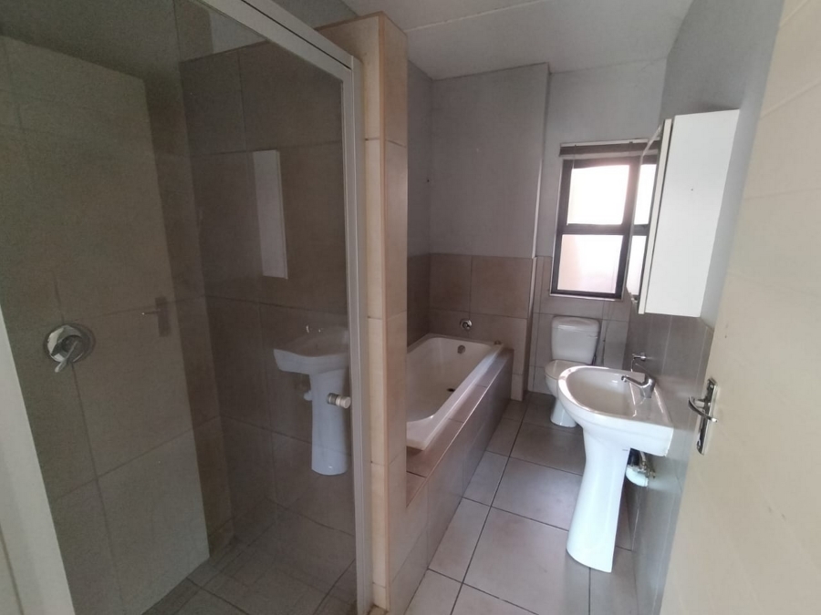 2 Bedroom Property for Sale in Goedeburg Gauteng
