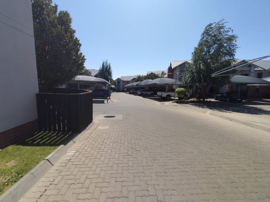 2 Bedroom Property for Sale in Goedeburg Gauteng