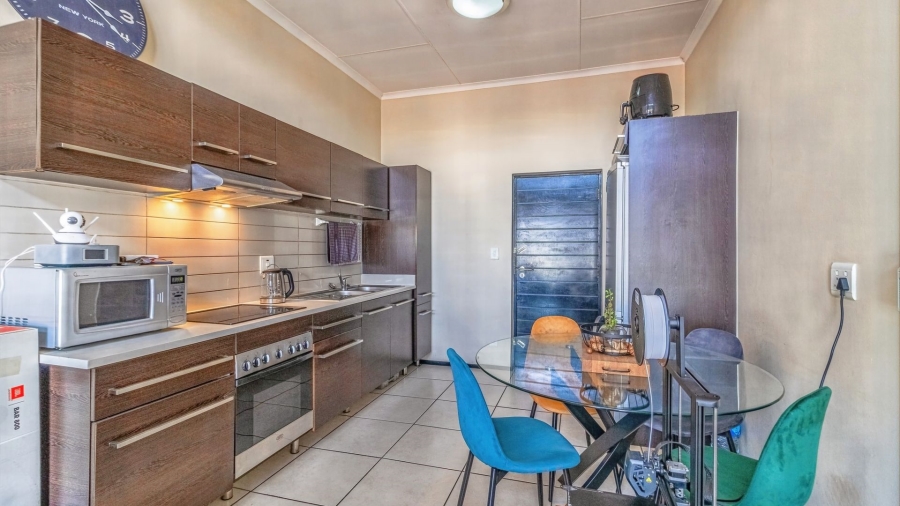 To Let 2 Bedroom Property for Rent in Greenstone Hill Gauteng