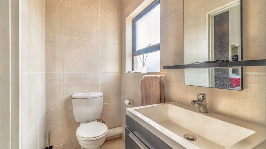 To Let 2 Bedroom Property for Rent in Greenstone Hill Gauteng