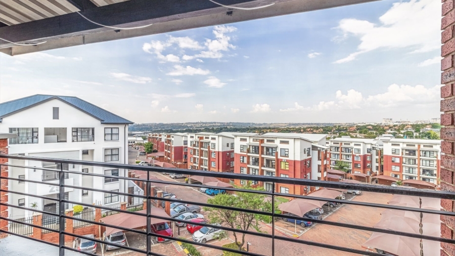To Let 2 Bedroom Property for Rent in Greenstone Hill Gauteng